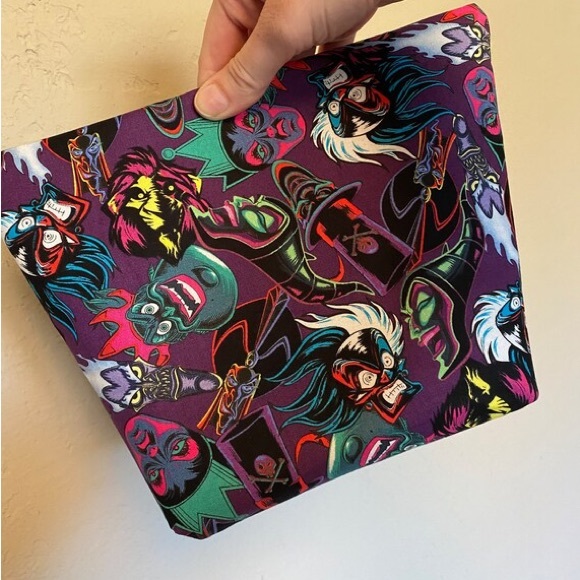 Disney villains Ursula travel bag set - Picture 3 of 5